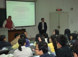 美國(guó)加州大學(xué)Joseph M. Norbeck教授與我公司進(jìn)行技術(shù)交流.jpg